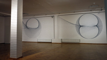 2016 - NAZYWAMY TO SPEŁNIENIEM SWEGO PRZEZNACZENIA, Galeria BWA, Olsztyn; wełna; 320 x 630 x 920 cm