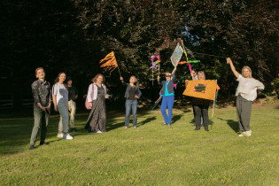 "Praca arteterapeutyczna inspirowana zjawiskiem bioluminescencji jako sposób wsparcia pacjenta onkologicznego"/ Narodowy Instytut Onkologii w Gliwicach/2024