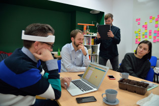 Konsultacje ze spółką Red Door. Prace projektowe nad produktami marki NeuroPlay