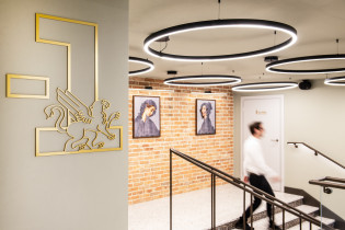 Projekt Systemu Informacji wizualnej w pałacu Branickich &mdash; hotel VERTE w Warszawie, Agnieszka NawrockaJustyna Kucharczyk