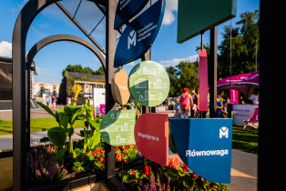 Projekt przestrzennego elementu identyfikacji dla Fabryki Pełnej Życia, Marta Milej, Małgorzata Fica, Magdalena Giertuga, Weronika Karska, Katarzyna Pilarczyk, Julia Piwowarska, foto: Radosław Kaźmierczak