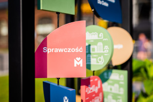 Projekt przestrzennego elementu identyfikacji dla Fabryki Pełnej Życia, Marta Milej, Małgorzata Fica, Magdalena Giertuga, Weronika Karska, Katarzyna Pilarczyk, Julia Piwowarska, foto: Radosław Kaźmierczak