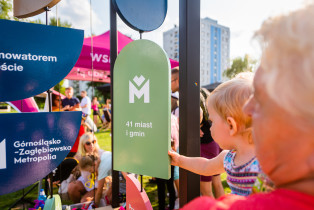 Projekt przestrzennego elementu identyfikacji dla Fabryki Pełnej Życia, Marta Milej, Małgorzata Fica, Magdalena Giertuga, Weronika Karska, Katarzyna Pilarczyk, Julia Piwowarska, foto: Radosław Kaźmierczak