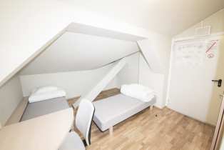 pokój nr 2 dwuosobowy / fot. Michał Jędrzejowski