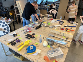 Studenci 1 roku podczas pracy nad modelami imitacyjnymi