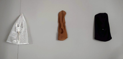 Jakub Padula - „Za zasłoną. Protest domowy" | instalacja, obiekty, video | 2019