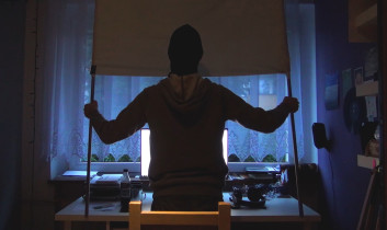 Jakub Padula - „Za zasłoną. Protest domowy" | instalacja, obiekty, video | 2019