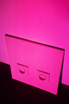 Monika Falkus - „Życzę powodzenia" | instalacja składająca się z odlewów gipsowych | 2019