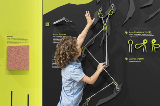 Projekt element&oacute;w wspierających inkluzywność wystawy stałej w Galerii Sportu w Tychach, Weronika Sikora, 2025