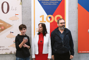 100 – plakaty z Uniwersytetu Tomasza Baty w Zlinie. Wernisaż wystawy. 
