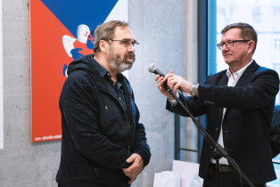 100 – plakaty z Uniwersytetu Tomasza Baty w Zlinie. Wernisaż wystawy. 