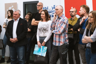 100 – plakaty z Uniwersytetu Tomasza Baty w Zlinie. Wernisaż wystawy. 