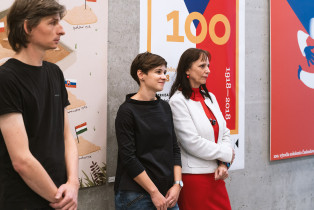 100 – plakaty z Uniwersytetu Tomasza Baty w Zlinie. Wernisaż wystawy. 