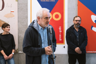 100 – plakaty z Uniwersytetu Tomasza Baty w Zlinie. Wernisaż wystawy. 