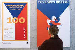 100 – plakaty z Uniwersytetu Tomasza Baty w Zlinie. Wernisaż wystawy. 