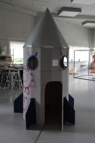 Wiktoria Łukaszewicz, Rakieta, praca kolektywna z rodziną, video + obiekt