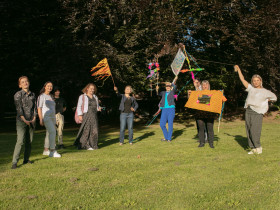 Praca arteterapeutyczna inspirowana zjawiskiem bioluminescencji jako sposób wsparcia pacjenta onkologicznego - Współpraca z Narodowym Instytutem Onkologii