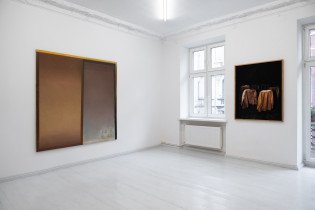 3.	Widok wystawy: Małgorzata Widomska/Michał Bugalski, Marmury i lustra, Galeria Pani Domu, Poznań (fot. Zachar Szerstbitow)