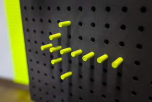 System informacji wizualnej dla budynk&oacute;w ASP w Katowicach przy ul. Raciborskiej 37, 2020 (zesp&oacute;ł: J. Kucharczyk, A. Nawrocka, A. Pohl)