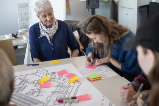 UX Research / Warsztaty z seniorami  dot. inkluzywności bibliotek publicznych / 2025 (fot. M. Jędrzejowski)